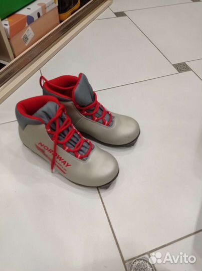 Лыжные ботинки