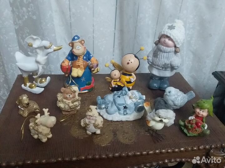 Новогодние статуэтки, елочные игрушки, фонари