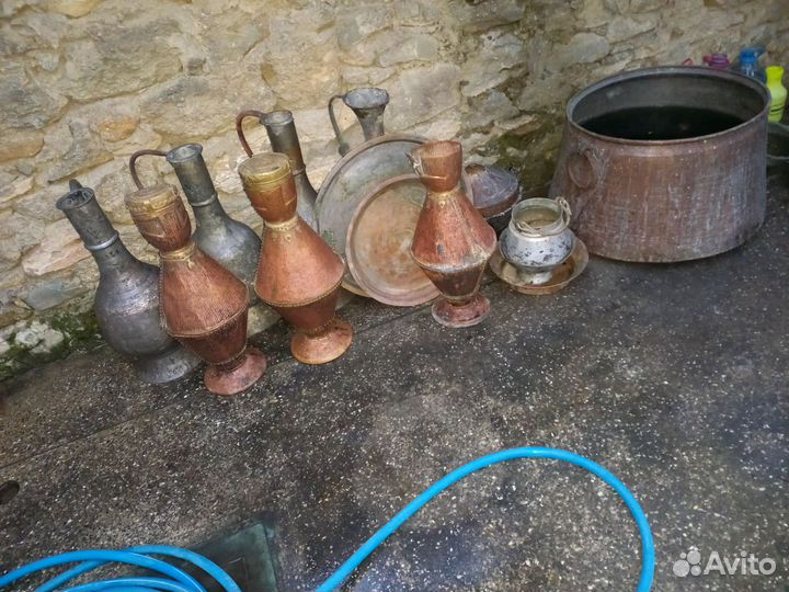 Старийные кувшины