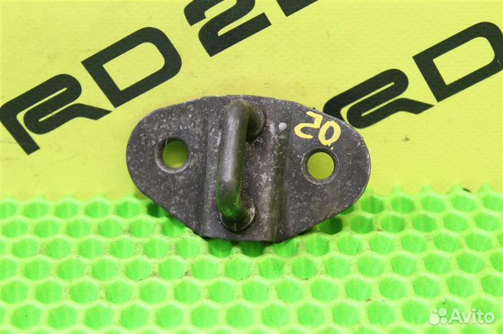 Петля замка багажника задняя Mitsubishi Delica Van