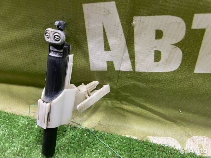 Форсунка омывателя фар передняя левая Ford Mondeo