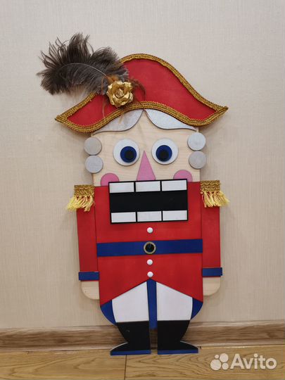 Щелкунчик деревянный