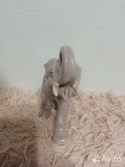 Фарфоровый слон