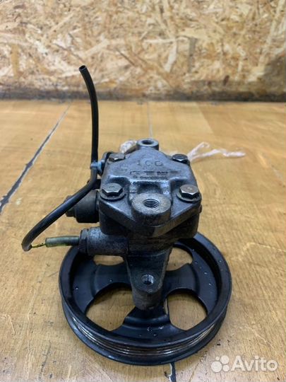 Насос гидроусилителя руля Mitsubishi Carisma