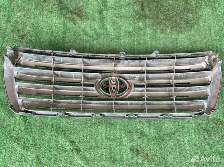 Решетка радиатора Toyota Land Cruiser UZJ200 2008