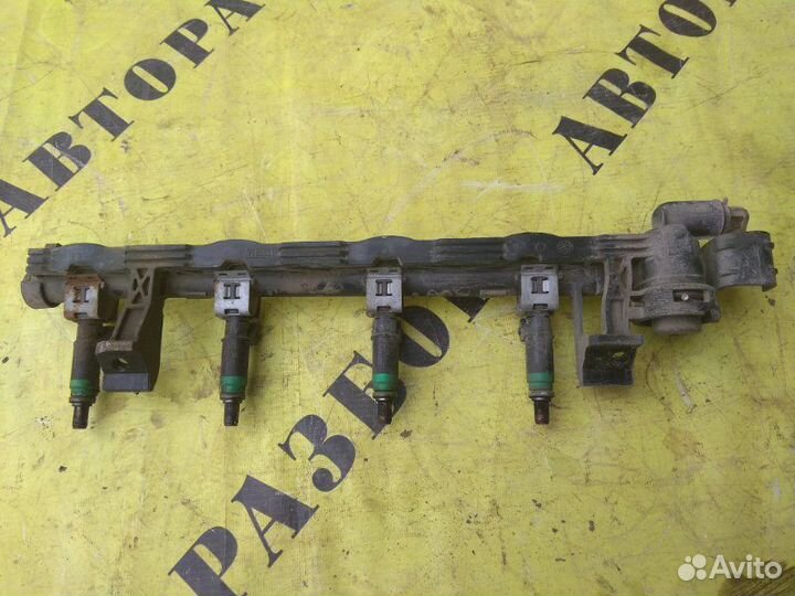 Рейка топливная (рампа) Ford Focus 2 2008-2011