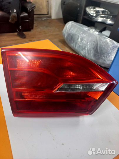 Фонарь левый внутренний Volkswagen Jetta 6