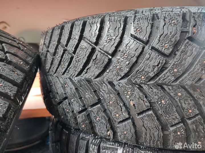 Michelin X-Ice North 4 205/65 R16