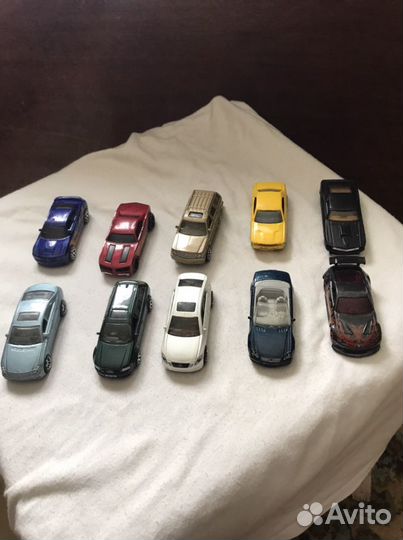 Модель- игрушка автомобиля не пластик