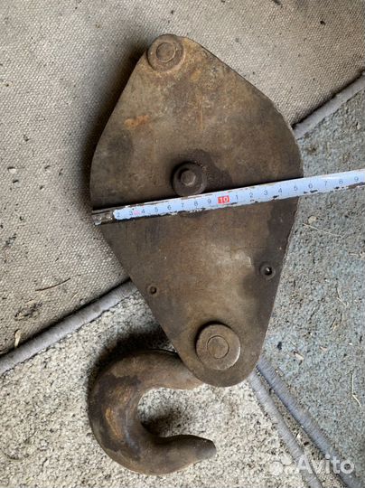 Крюк крановый (гак)