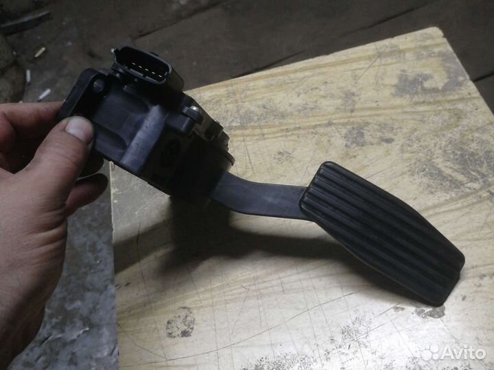 Дроссельная заслонка, педаль газа, priora