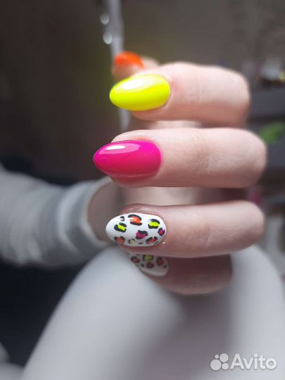 Маникюр, шугаринг