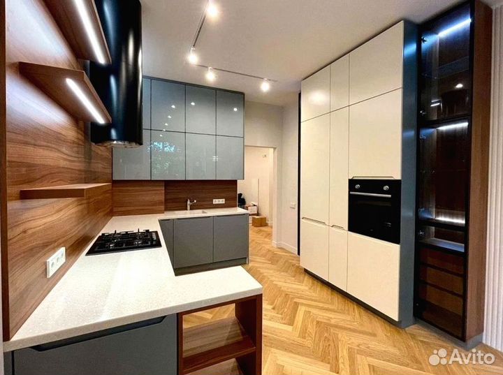 Кухня под потолок с островом