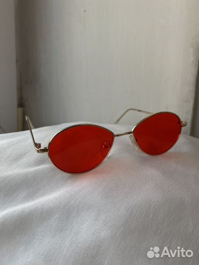 Очки с красными линзами