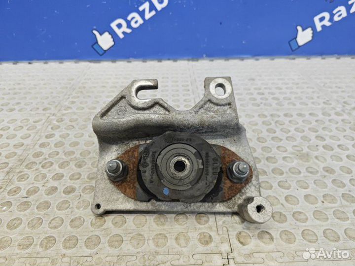 Опора двигателя левая Renault Duster 2