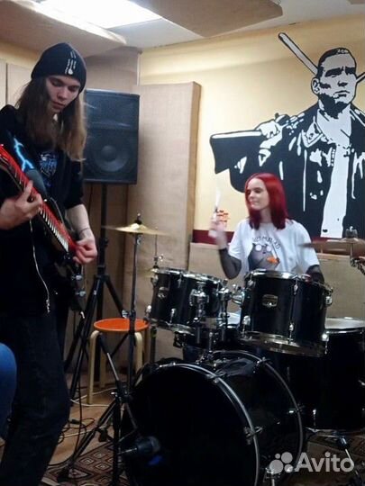 Преподаватель по гитаре/Барабанам/бас гитаре/вокал