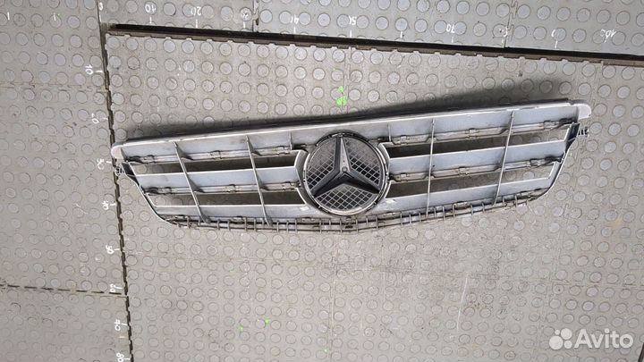 Решетка радиатора Mercedes C W204