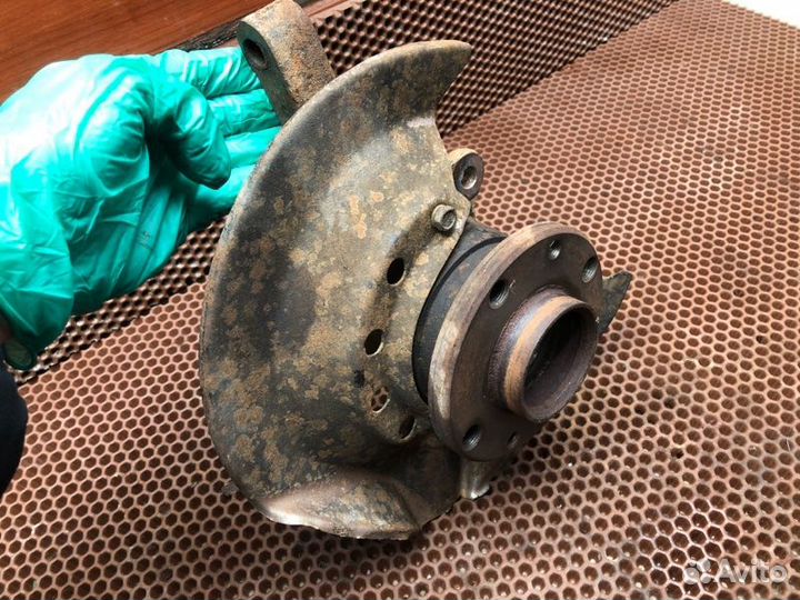 Поворотный кулак передний правый LADA Granta седан