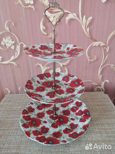 Ваза для фруктов на ножке