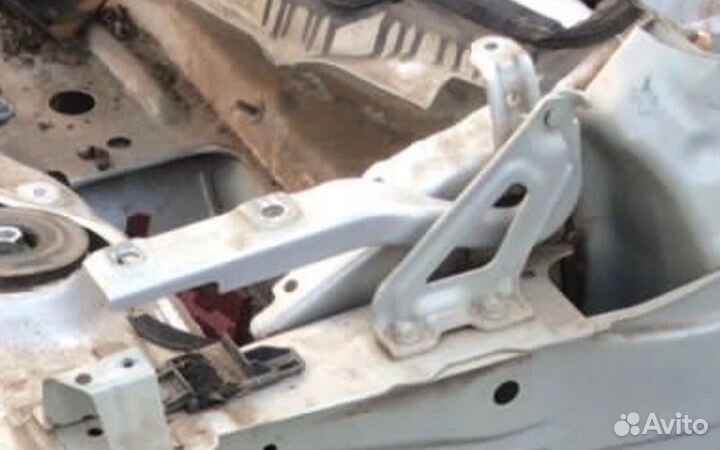 Петля капота левая Suzuki Vitara 2LY 2019