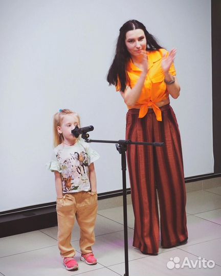 Требуется преподаватель вокала, гитары, фортепиано