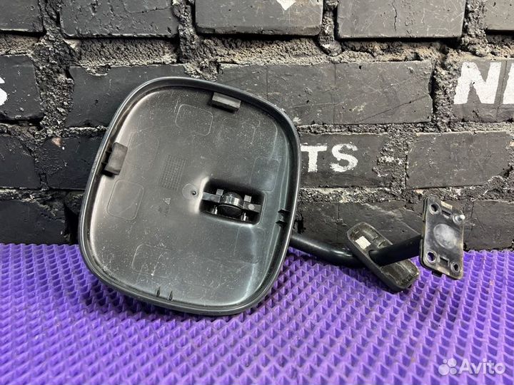 Зеркало Nissan Nv200 VM20-002205 HR16DE 2009