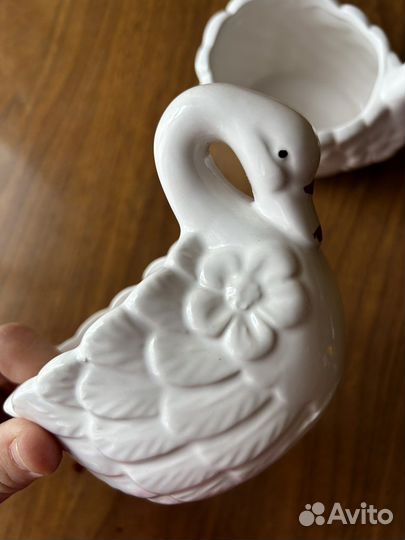 Горшок лебедь