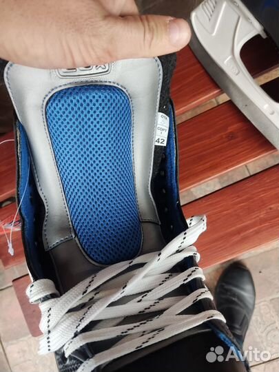 Хоккейные коньки