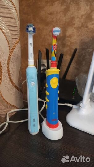 Электронная зубная щетка oral-b. Цена за две щётки