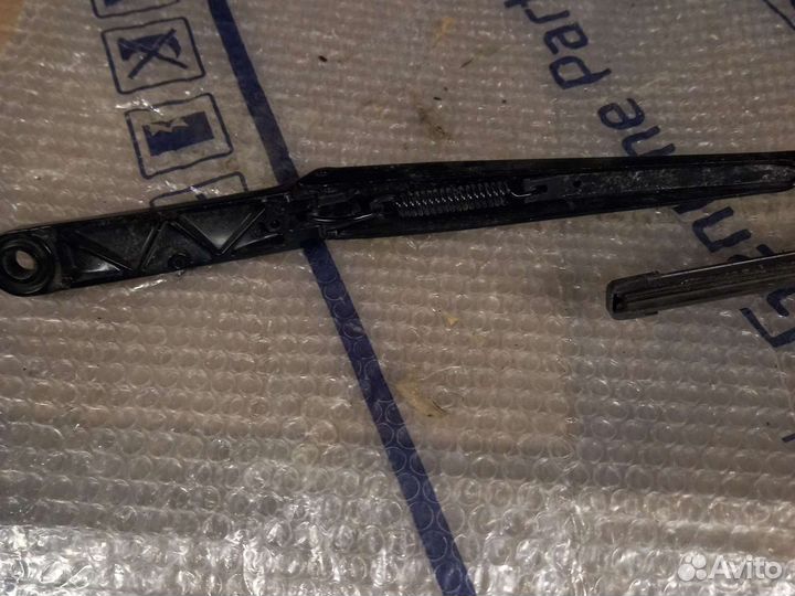 Опель Астра J- правый поводок дворника