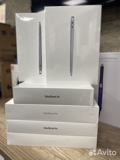 Продаю новый MacBook Air (M1, 2020) 8/256 Silver