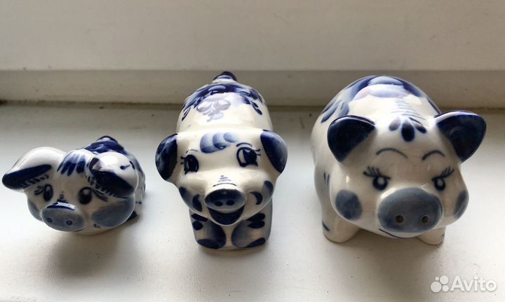 Фарфоровые поросята Гжель
