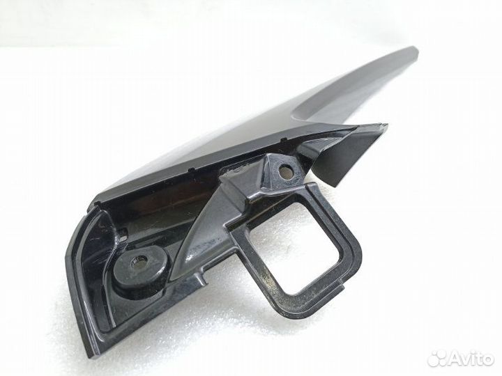 Накладка крышки багажника задняя правая Lexus