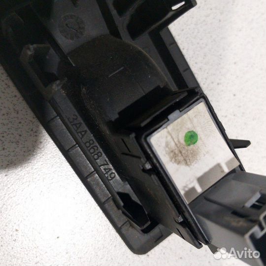Кнопка стеклоподъемника задняя левая VW passat B7