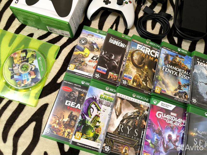 Xbox One 500Gb + Аккумуляторы