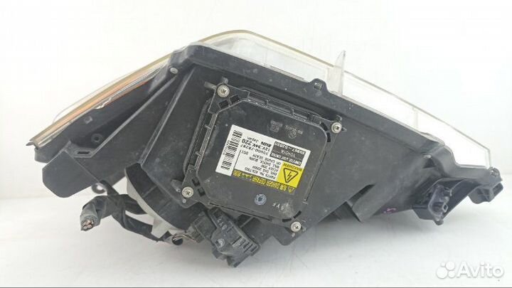 Фара правая Toyota Voxy AZR60 2005