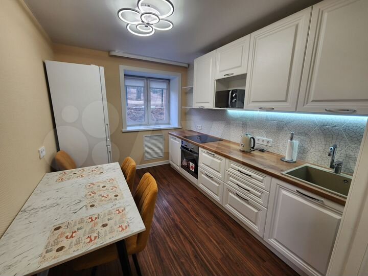 2-к. квартира, 50 м², 2/10 эт.