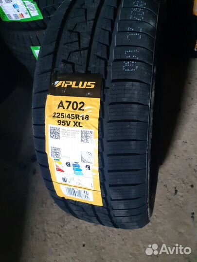 Aplus A702 225/45 R18 и 255/40 R18 95V