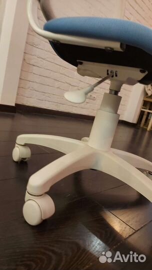 Компьютерное кресло для школьника