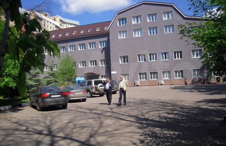 Здание, 10500 м²