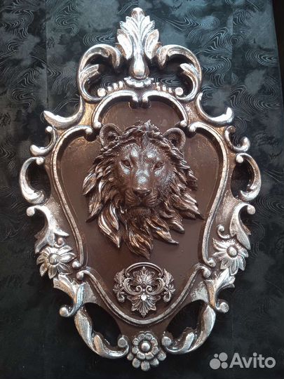 Фигура льва, пантеры, медведя в раме Гипс