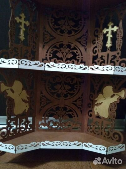 Угловая полка для икон