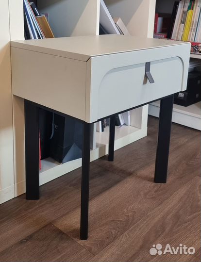 Тумба прикроватная новая, шпон дуба, эмаль