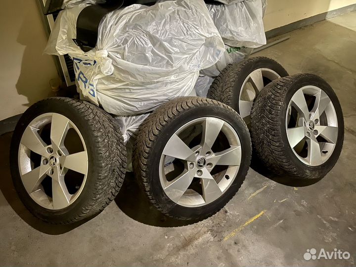 R17 Nokian Tyres Hakkapeliitta 8 225/45, PCD 5x112 DIA 57.1