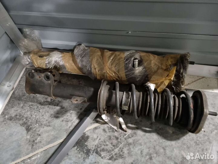 Стойки задние toyota mrs zzw30