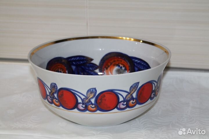 Фарфоровое блюдо Вишня Трегубова Коростень