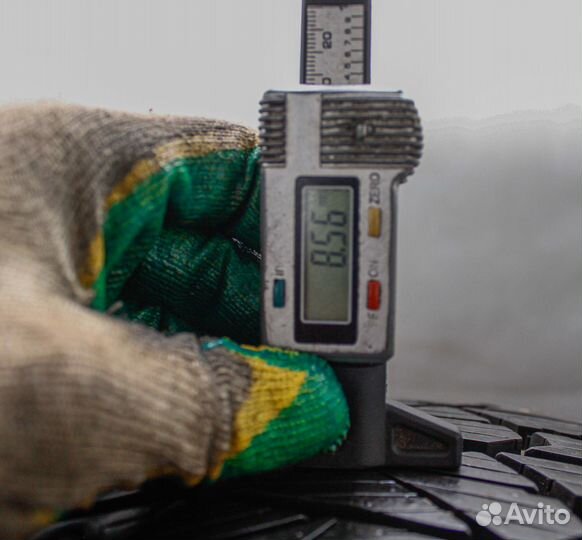 Goodyear Ultragrip 600 215/55 R17 98T