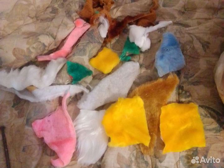 Кусочки искусственного меха разных цветов