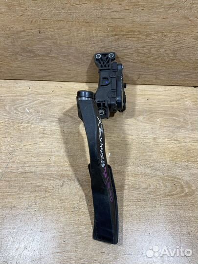 Педаль газа Audi A4 B6 301040