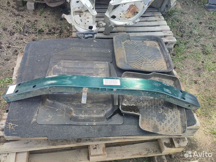 Dodge stratus усилитель переднего бампера